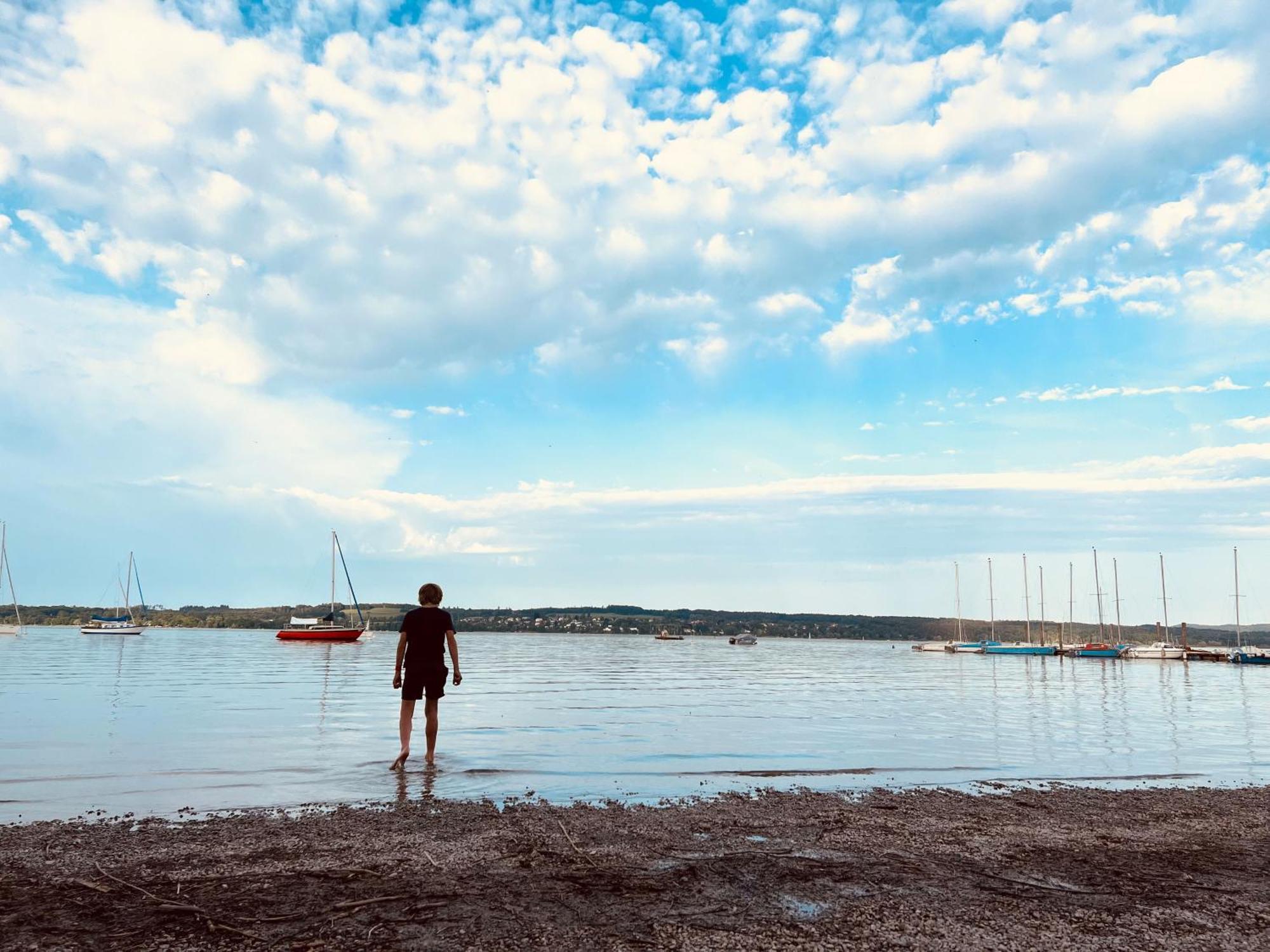 Schlafen Im Atelier - Einzigartiges Gaestezimmer Am Ammersee Appartement Schondorf am Ammersee Buitenkant foto